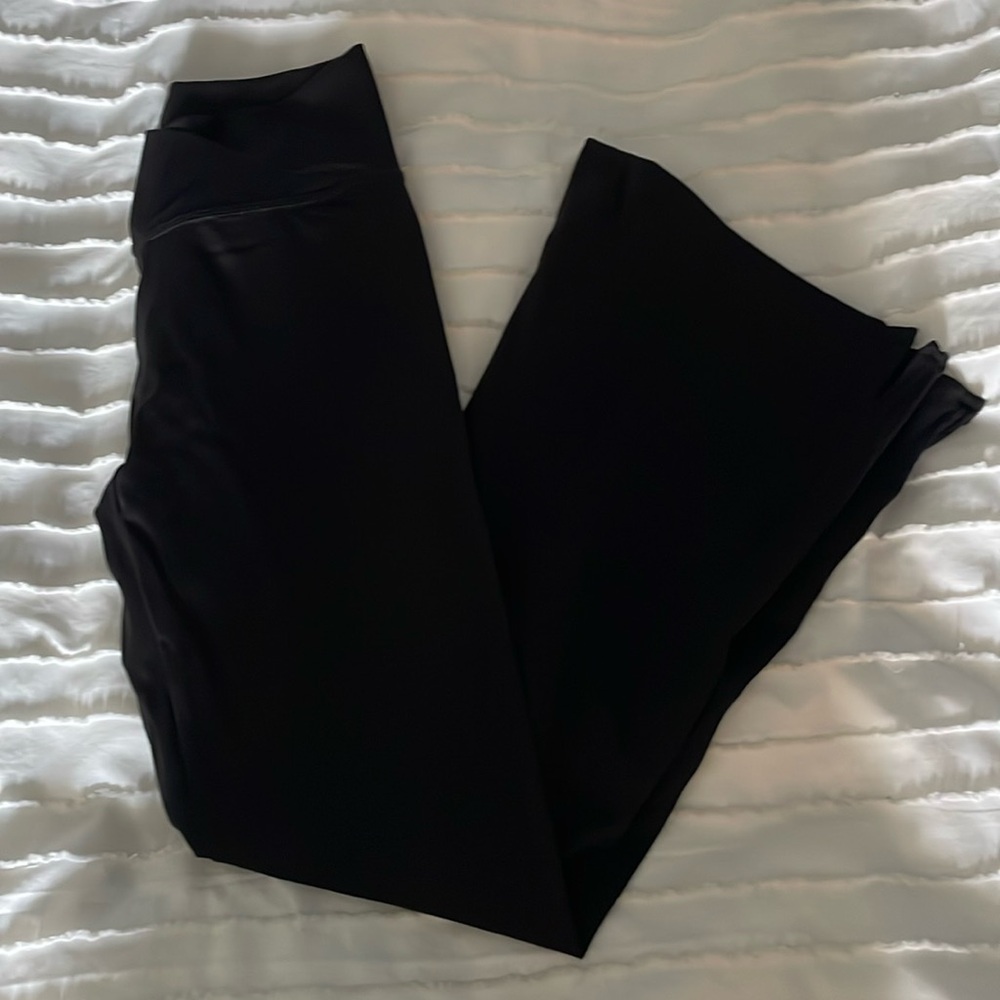 ⭐️SALE⭐️ social tourist full length crossover high waisted flair leggings size S